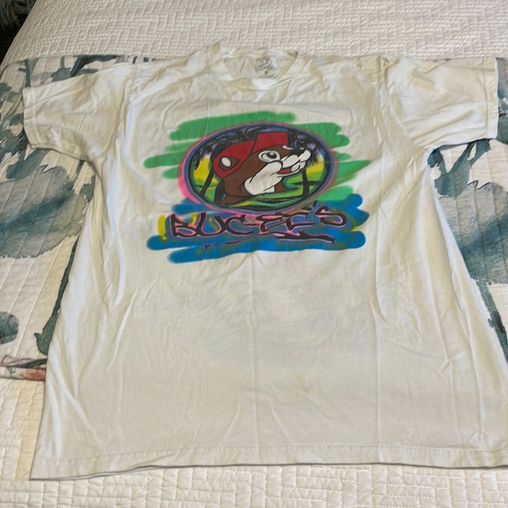Bucc-ees tshirt.